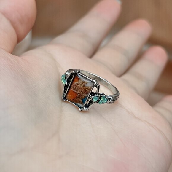 Silver and Green Vintage Inspired Ring with Intricate Design - Picture 2 of 2